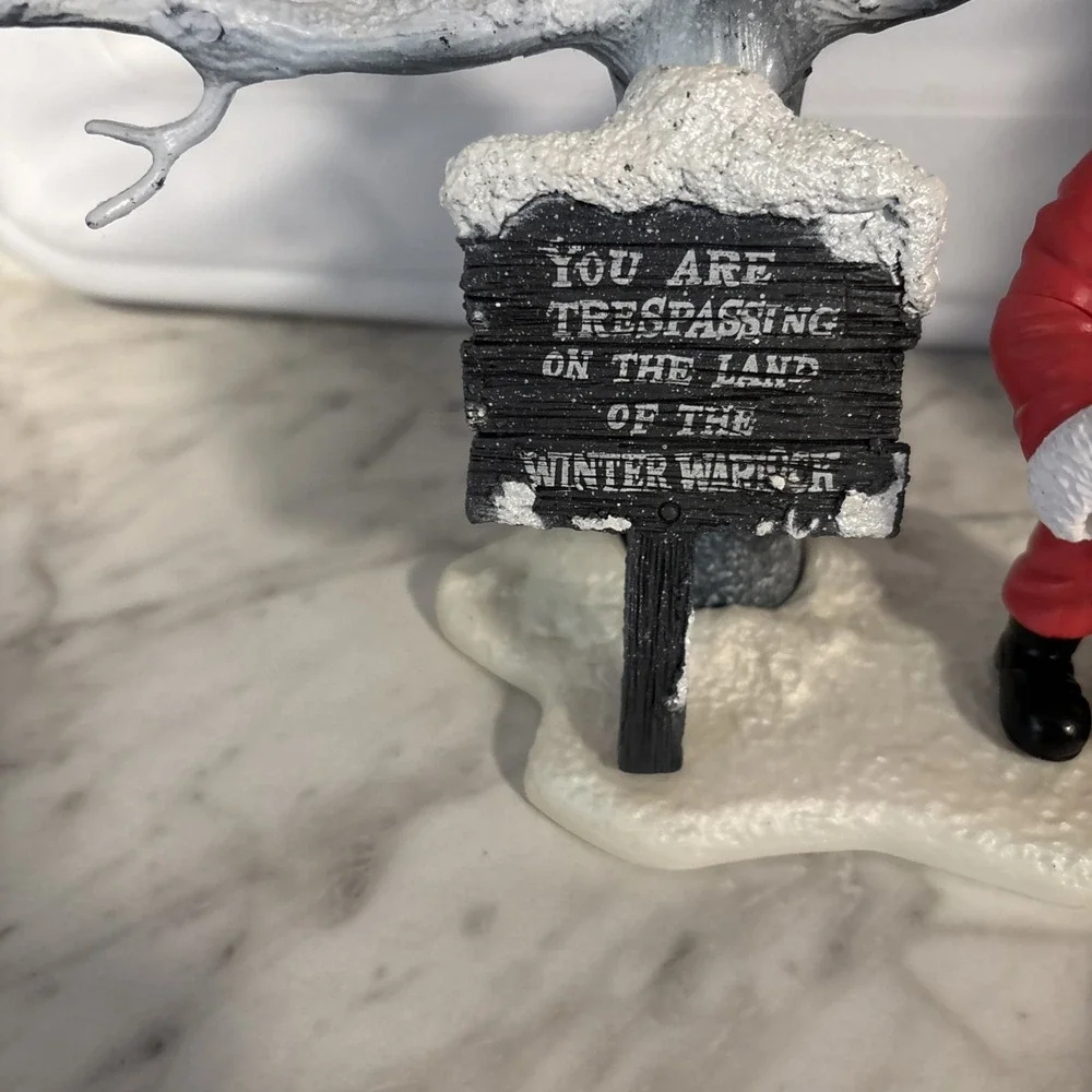 SANTA CLAUSE IS COMING TO TOWN 2004 MEMORY LANE‎ FIGURE & TREE LOT